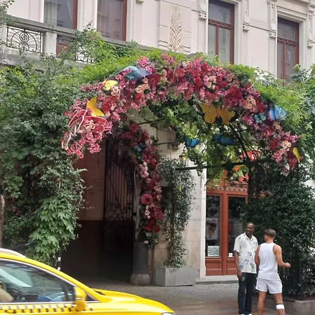 Flat In The Very Center