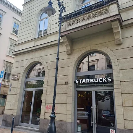 Flat In The Very Center *