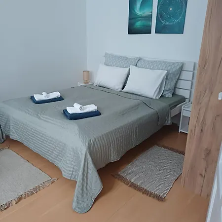 Flat In The Very Center