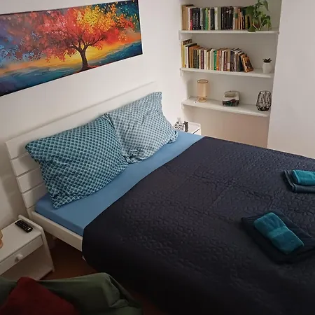 Flat In The Very Center *